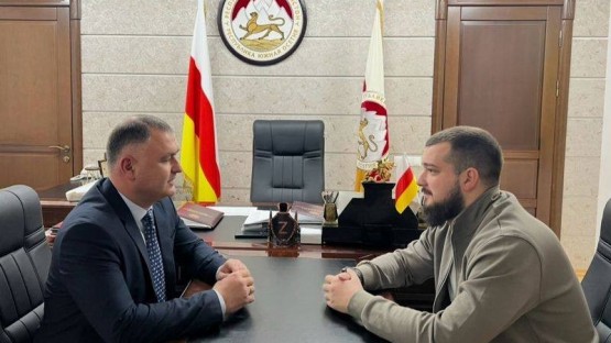 Гаглоев встретился с командиром батальона "Сармат" Владимиром Наниевым