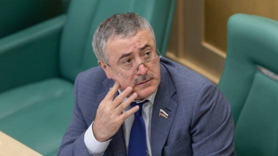 Фадзаев раскритиковал увольнения Магомедова и Салбиевой