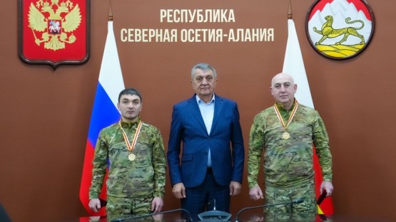 Сергей Меняйло вручил ордена «Слава Осетии» участникам СВО