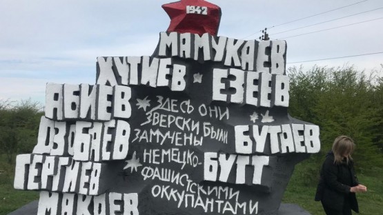 Энергетики «Севкавказэнерго» благоустроили памятники фронтовикам