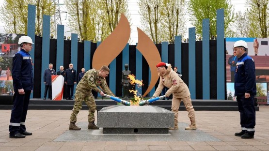 80 Вечных огней одновременно зажглись сегодня в рамках всероссийской акции «Храним огонь Победы»