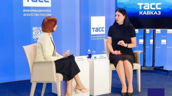 Пресс-конференция главы минобра Эллы Алибековой в "ТАСС Кавказ". Главное