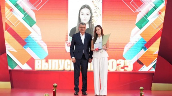 Выпускница из Северной Осетии Дана Булацева сдала на 100 баллов русский язык и профильную математику