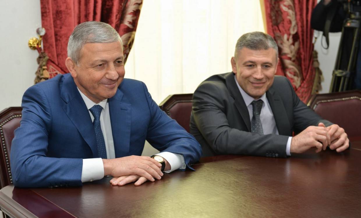 Вячеслав Битаров и Рустем Келехсаев (фото: пресс-служба главы и правительства Северной Осетии)