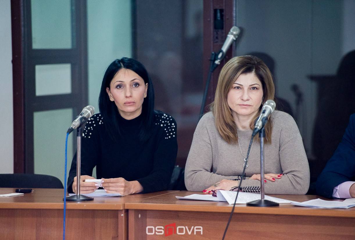 Земфира Цкаева (слева) и сестра Владимира Цкаева Ирина Демурова