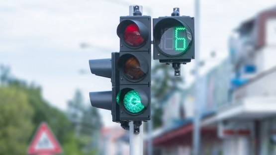 Первый во Владикавказе интеллектуальный светофор установили на Московской