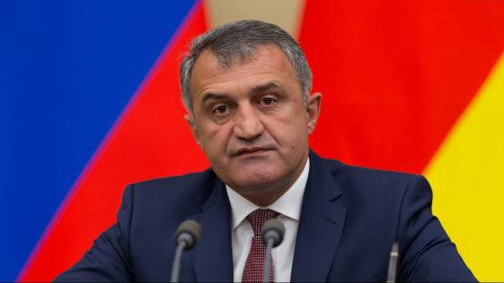 Пять часов для своих. Что изменилось после вынесения вотума недоверия двум министрам в Южной Осетии