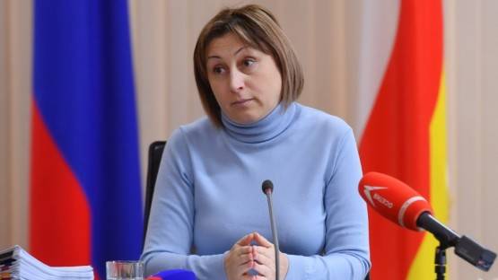 Людмила Башарина пообещала учителям индивидуальные разбирательства