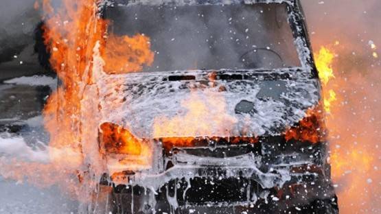 В Эльхотово за ночь подожгли три автомобиля