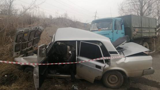 В Северной Осетии легковой автомобиль столкнулся с грузовиком — есть жертвы