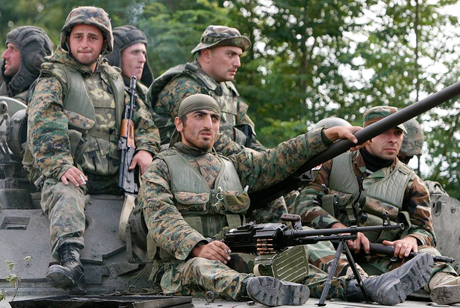 Грузинские солдаты, 10 августа. Фото: David Mdzinarishvili /Reuters