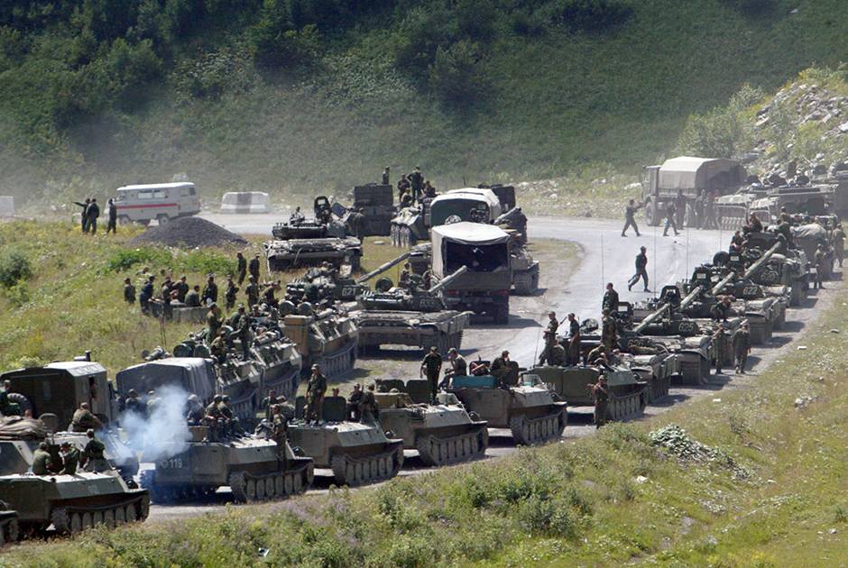 Российская военная техника движется к Цхинвалу, 9 августа. Фото: Муса Садулаев/Reuters